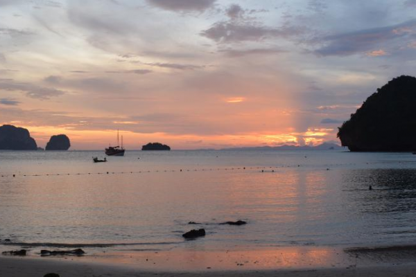 railay Les îles de Krabi phranang coucher de soleil
